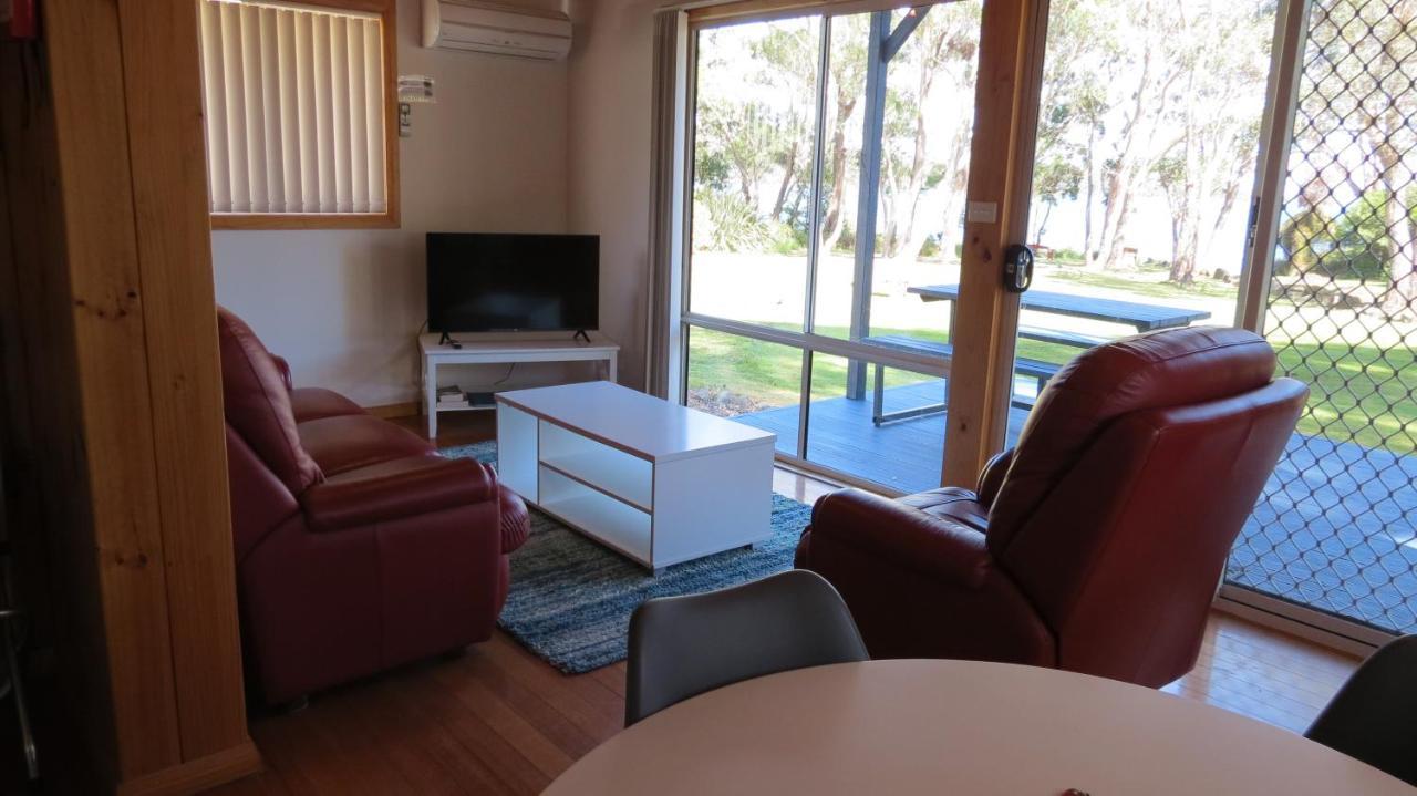 Four Seasons Waterfront Villas Taranna Екстериор снимка